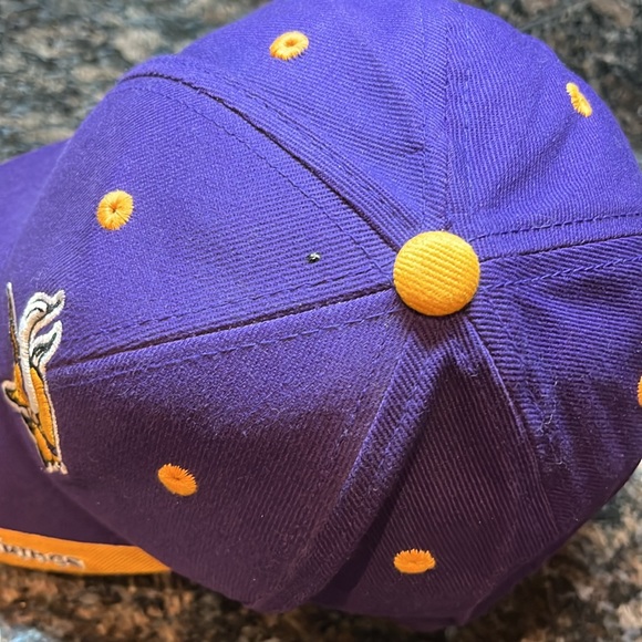 NWT Minnesota Vikings 2-Tone Authentic NFL Cap Hat with Adjustable Velcro Back - Picture 11 of 12